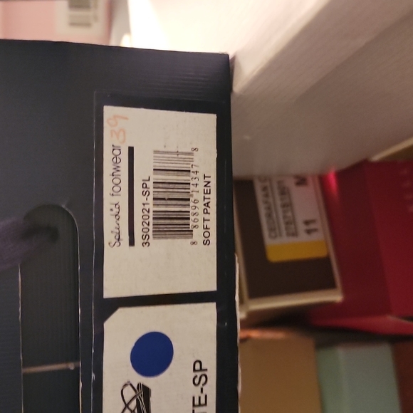 White sandals - Picture 7 of 8